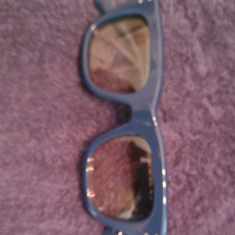 Gucci Blue Sunglasses. Comes With Sunglass Case.
